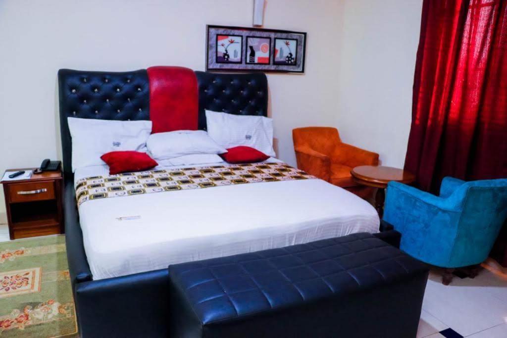 Dc Ambassadors Hotel Dawhwenya Exterior photo